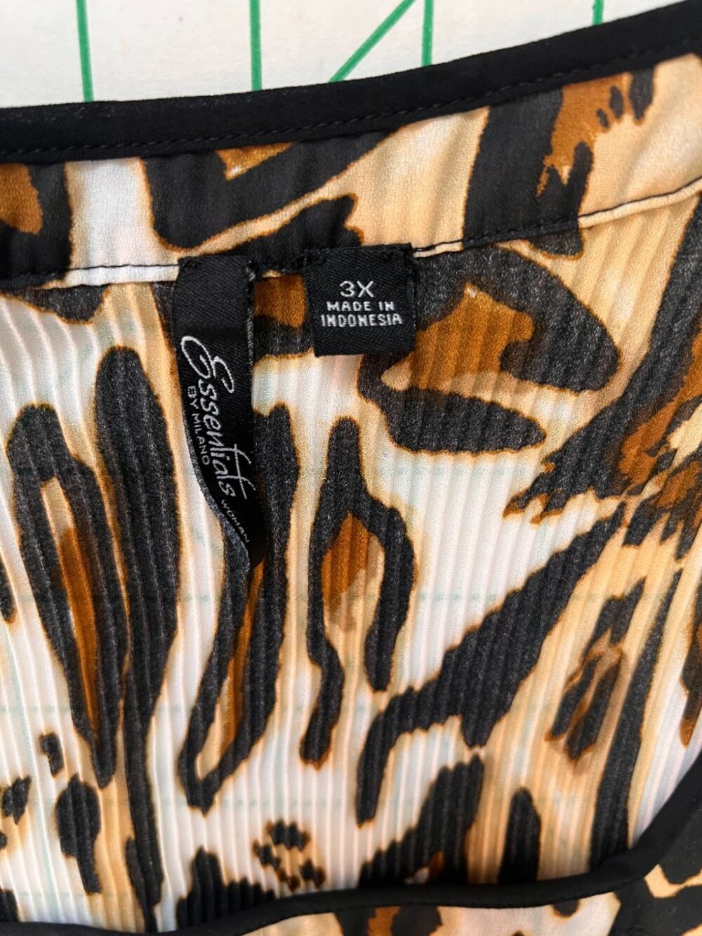 Essentials by Milano Leopard Print Pleated Sheer Blouse Square Neck 3X Plus - Picture 3 of 10